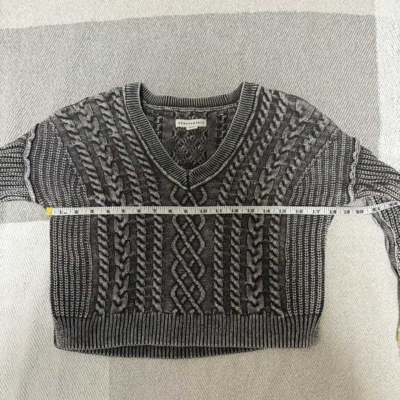 Aeropostale Slouchy Cable-Knit Cropped V-Neck Sweater - Grey Acid Wash - Picture 6 of 9